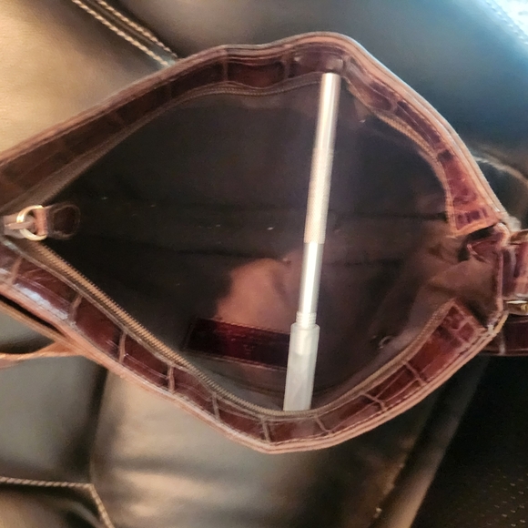 CROC-EMBOSSED LEATHER ETIENNE AIGNER CROSSBODY EUC - Picture 8 of 8